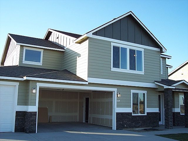 1st image of 731 Pikes Peak Dr