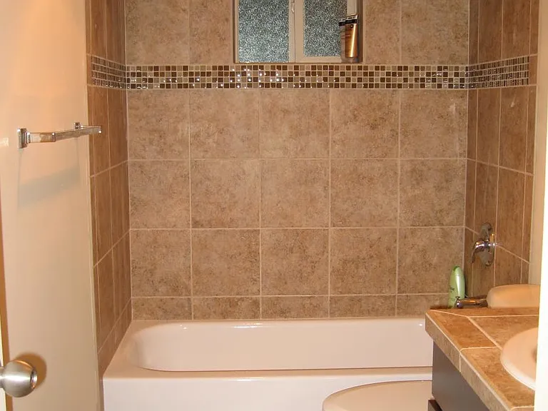 Full bathroom (3rd floor)
