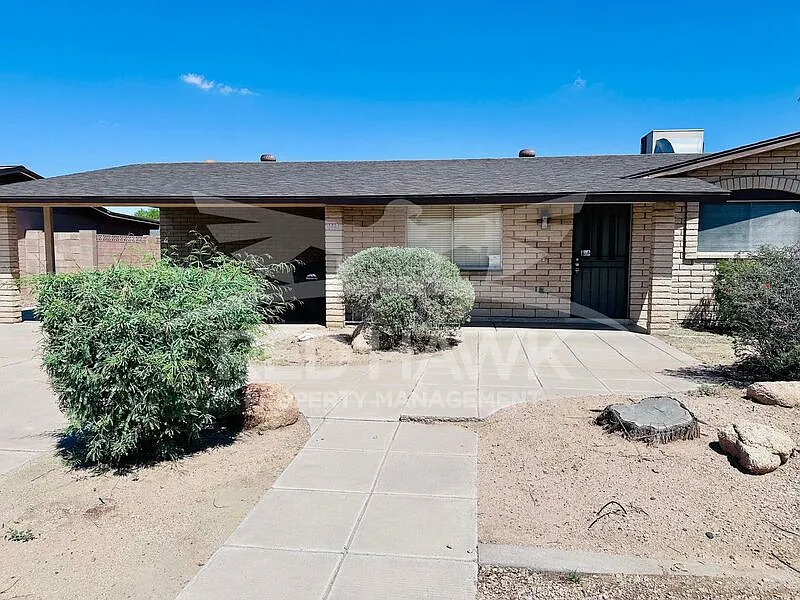 3 bed, 2.0 bath, 1839 sqft, $1,995 — Photo 2