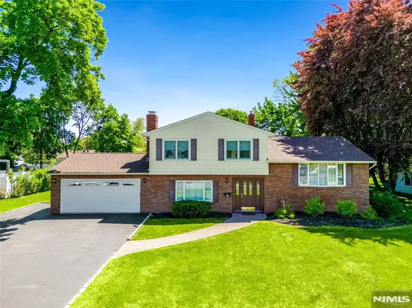 23 Slingerland Ave, Pequannock, NJ 07440