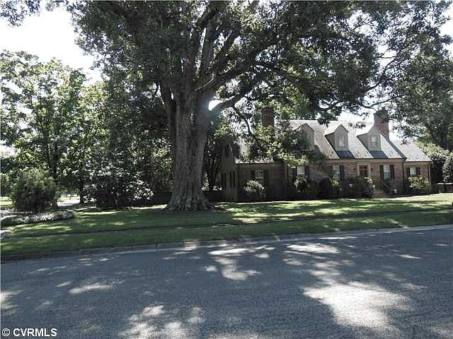 1st image of 201 Oxford Cir W