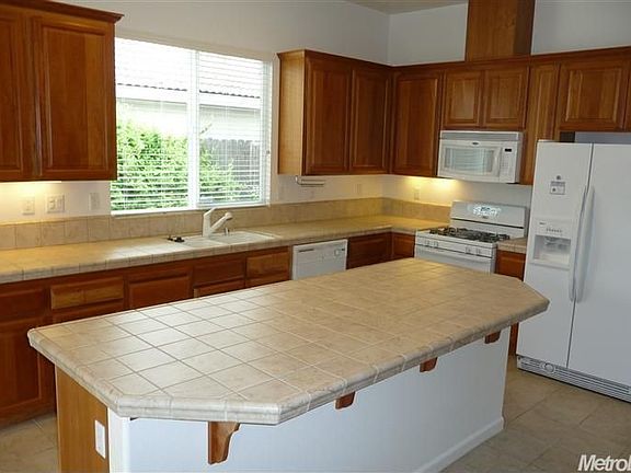 3rd image of 4695 Monte Mar Dr