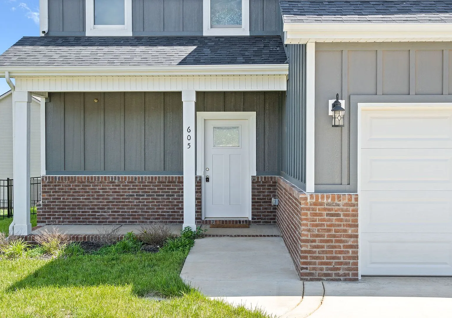 Pet Friendly Three Bedroom! — Photo 3