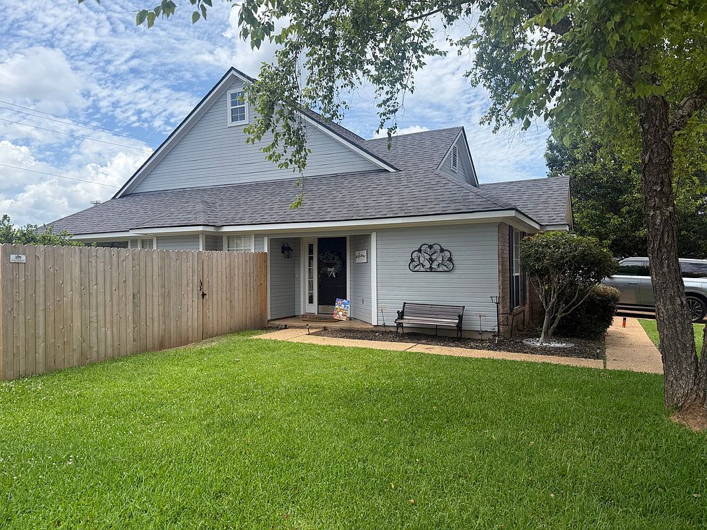 195 Kings Xing - Property Image