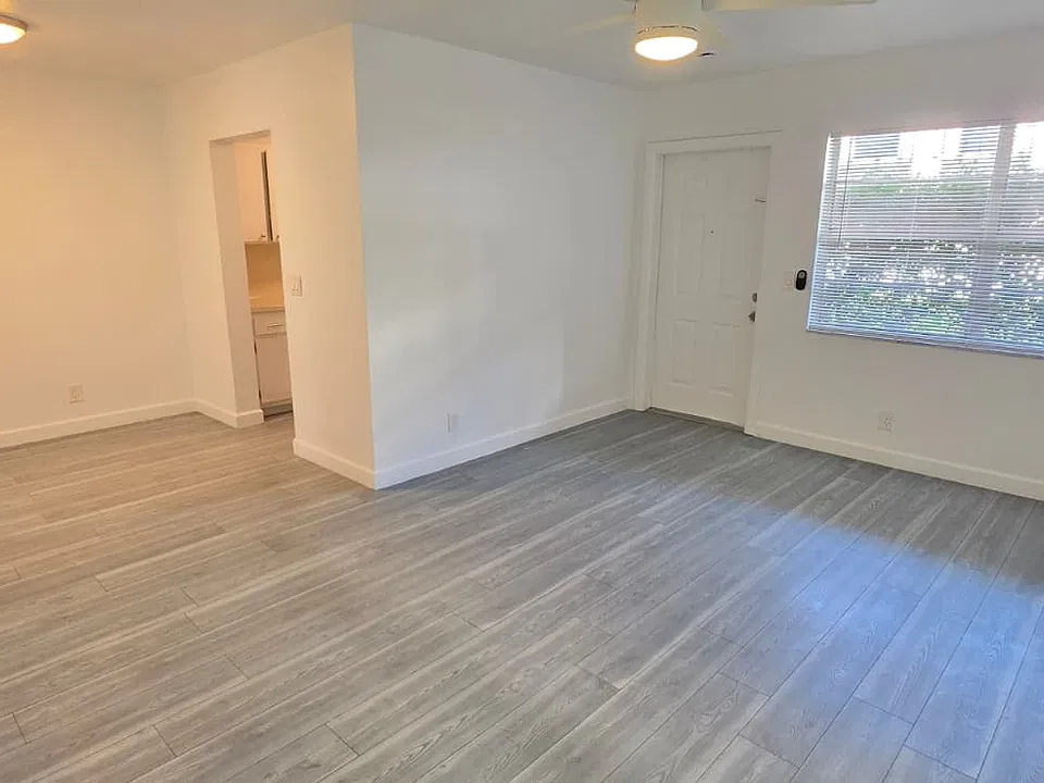 Pierce St