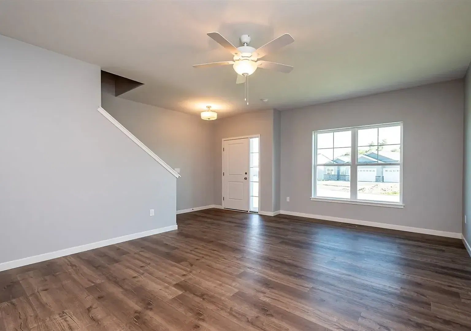 $2,100 | 3 Bedroom 3.5 Bath | Garage | Washer & Dryer — Photo 4