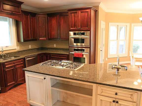 5th image of 1738 Stratford Ln