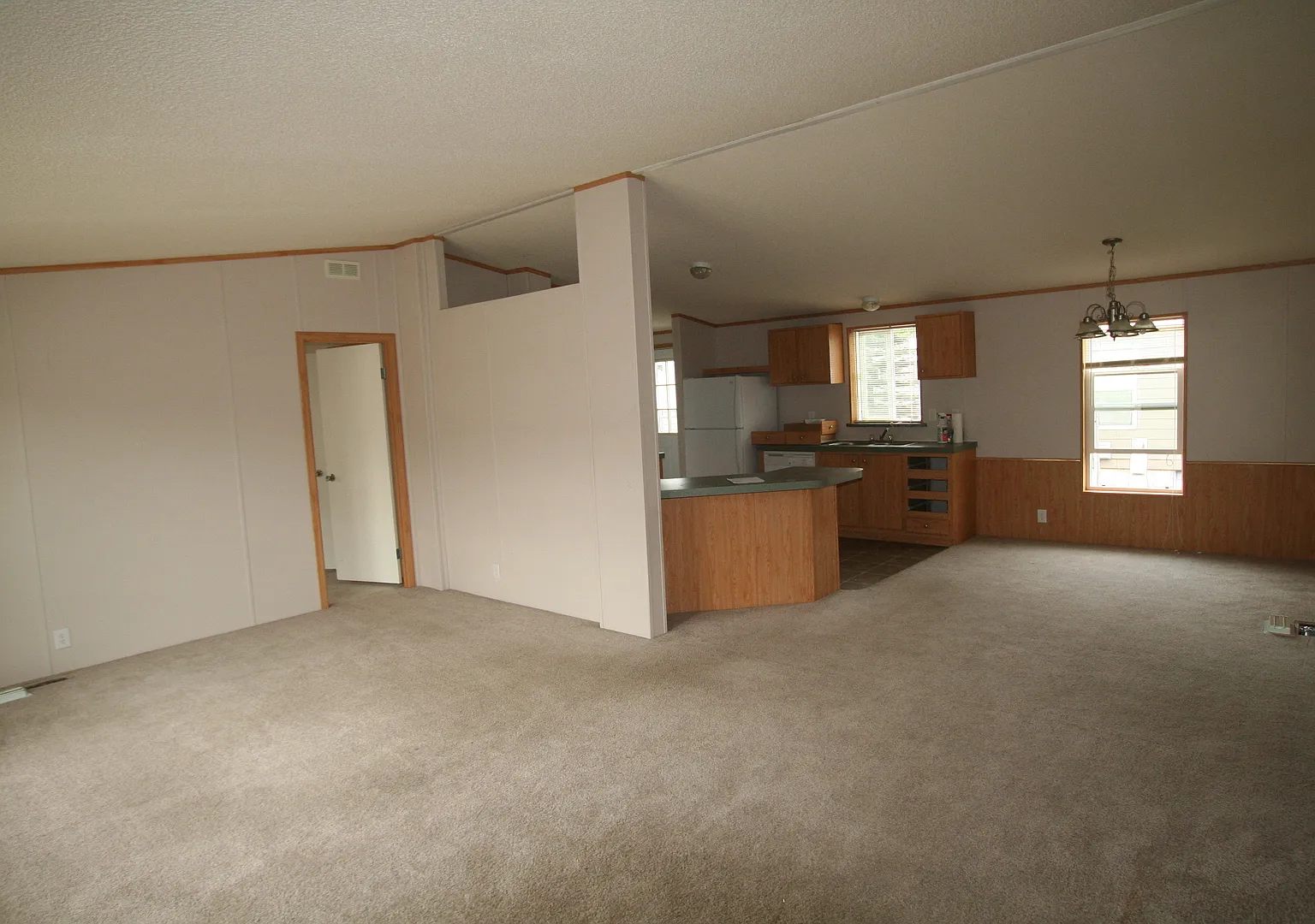 3 bedroom 2 bathroom manufactured home in great neighborhood — Photo 2