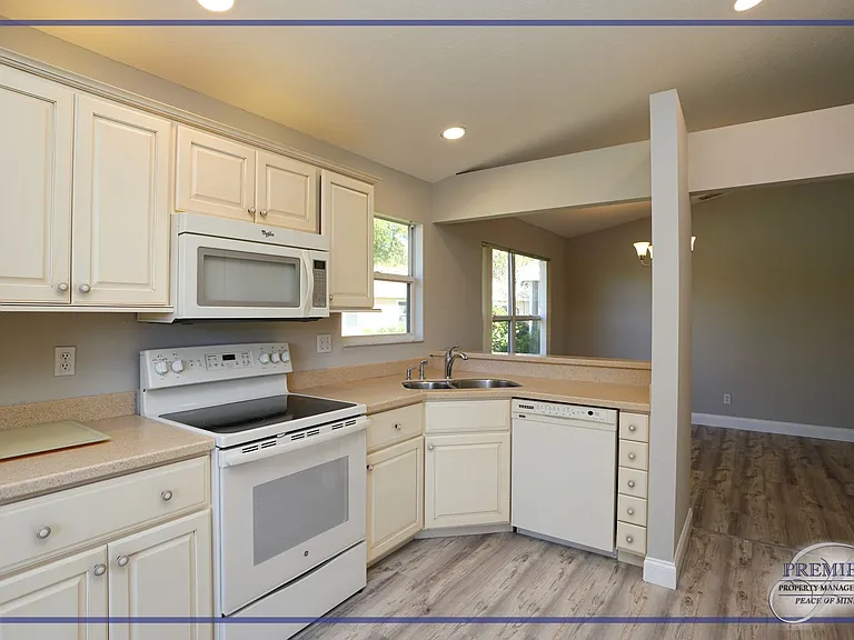 402 Emerald Bay Cir #E7 — Photo 22