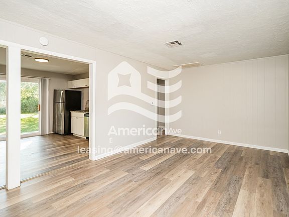 1626795_005_living_room_5.jpg