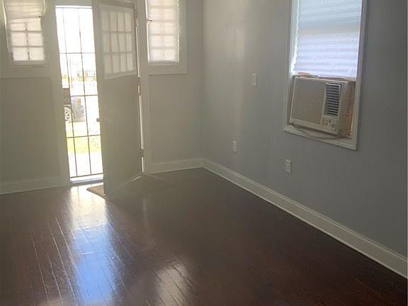 2nd image of 2620-22 Lavender St