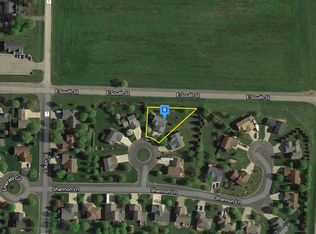 712 Shannon Cir, Belle Plaine, MN 56011