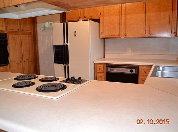 2nd image of 204 Edgewater Dr