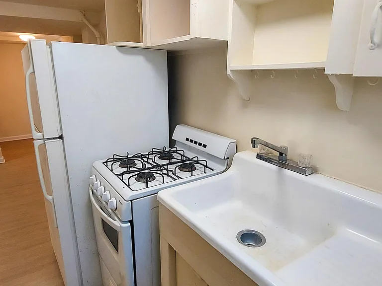 228 Manor Cir #7 — Photo 15