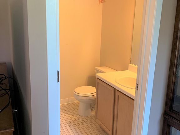 5th image of 182 Barrington Cir #1