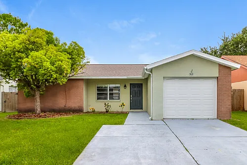 912 Axlewood Cir Photo 1