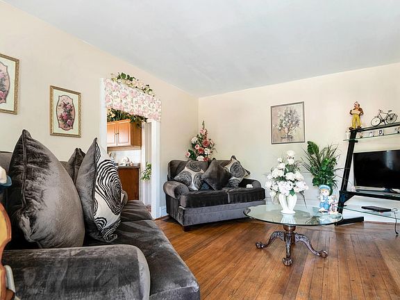3rd image of 715 E Galena Blvd