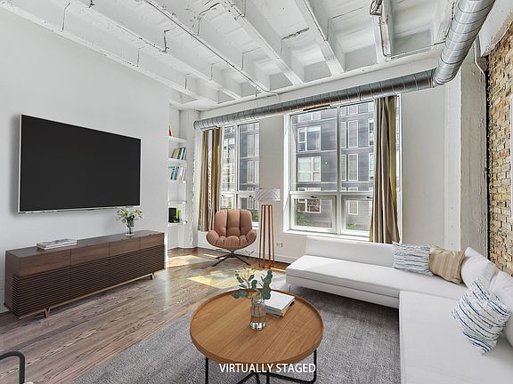 4th image of 1927 N Milwaukee Ave #201