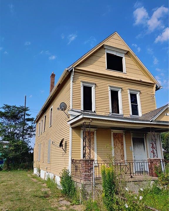 2nd image of 246 Busti Ave