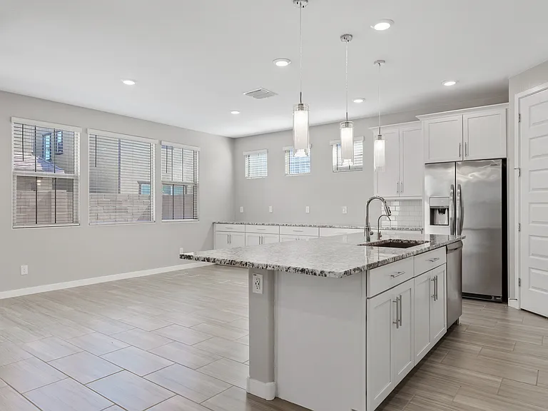 1154 E Thompson Way — Photo 6