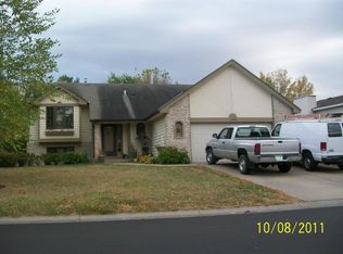 1455 Meadow Ct, Chaska, MN 55318