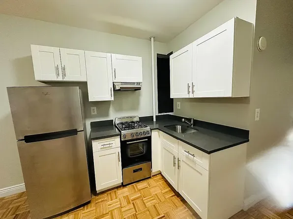 347 W 16th St, New York, NY 10011