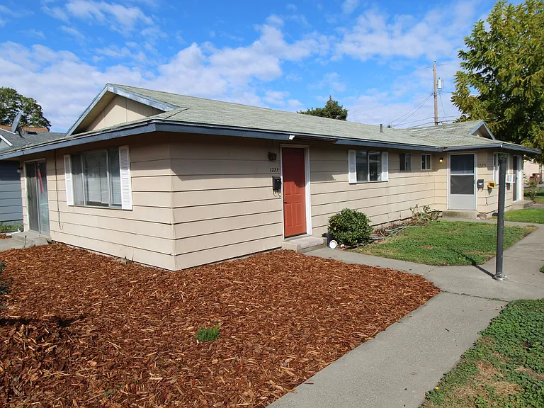 1223 E Nora Ave — Photo 1
