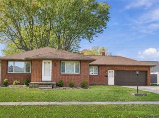 21 Davis Rd, West Seneca, NY 14224