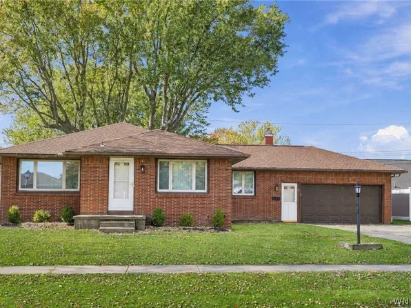 21 Davis Rd, West Seneca, NY 14224