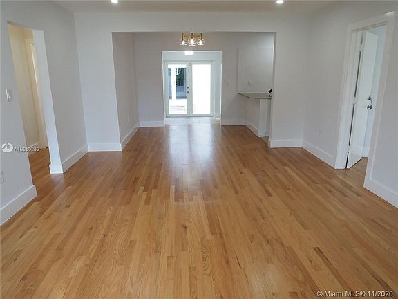 3rd image of 8934 Carlyle Ave #0