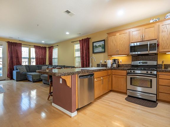 5th image of 518 Cereze St