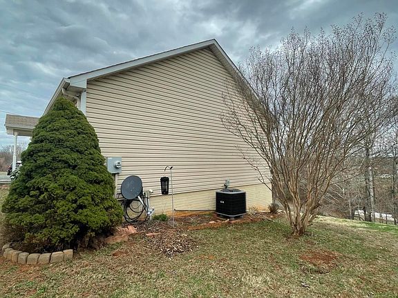 3rd image of 1236 Carroll Rd