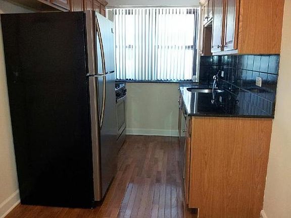 4th image of 2901 W Summerdale Ave APT 2A