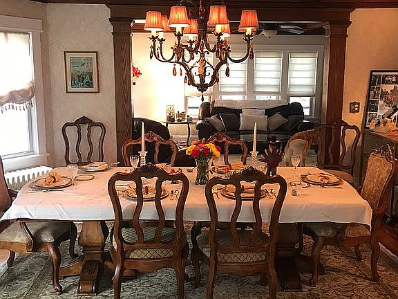 Formal dinning room