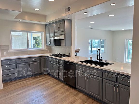 5th image of 2038 N Sycamore Ave