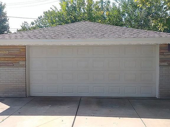 Garage - 2.5 Car