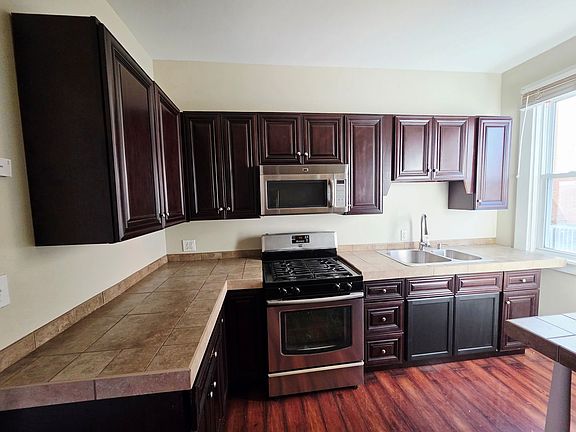 2nd image of 20 Walnut St Floor 1