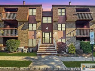 39 Powderhorn Ct, Woodbridge, NJ 07095