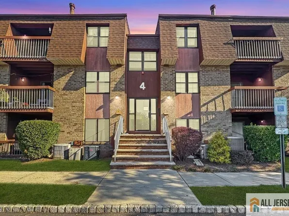 39 Powderhorn Ct #391, Woodbridge, NJ 07095