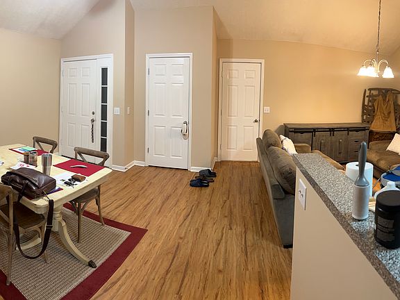 5th image of 526 Rose Cottage Cir