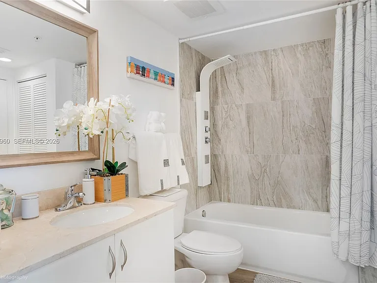 1750 N Bayshore Dr #5203 — Photo 11
