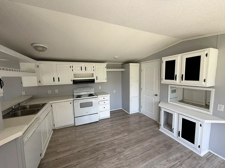 315 The Oil Rd — Photo 11