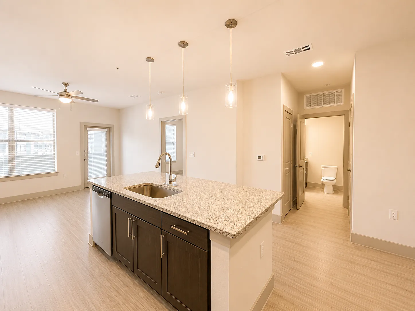 1 bed, 1.0 bath, 729 sqft, $1,025 — Photo 2