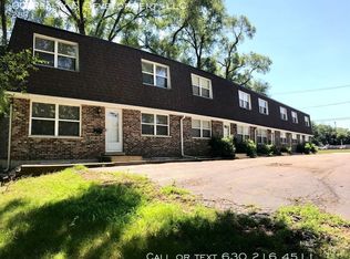 316 Crystal St APT D, Cary, IL 60013