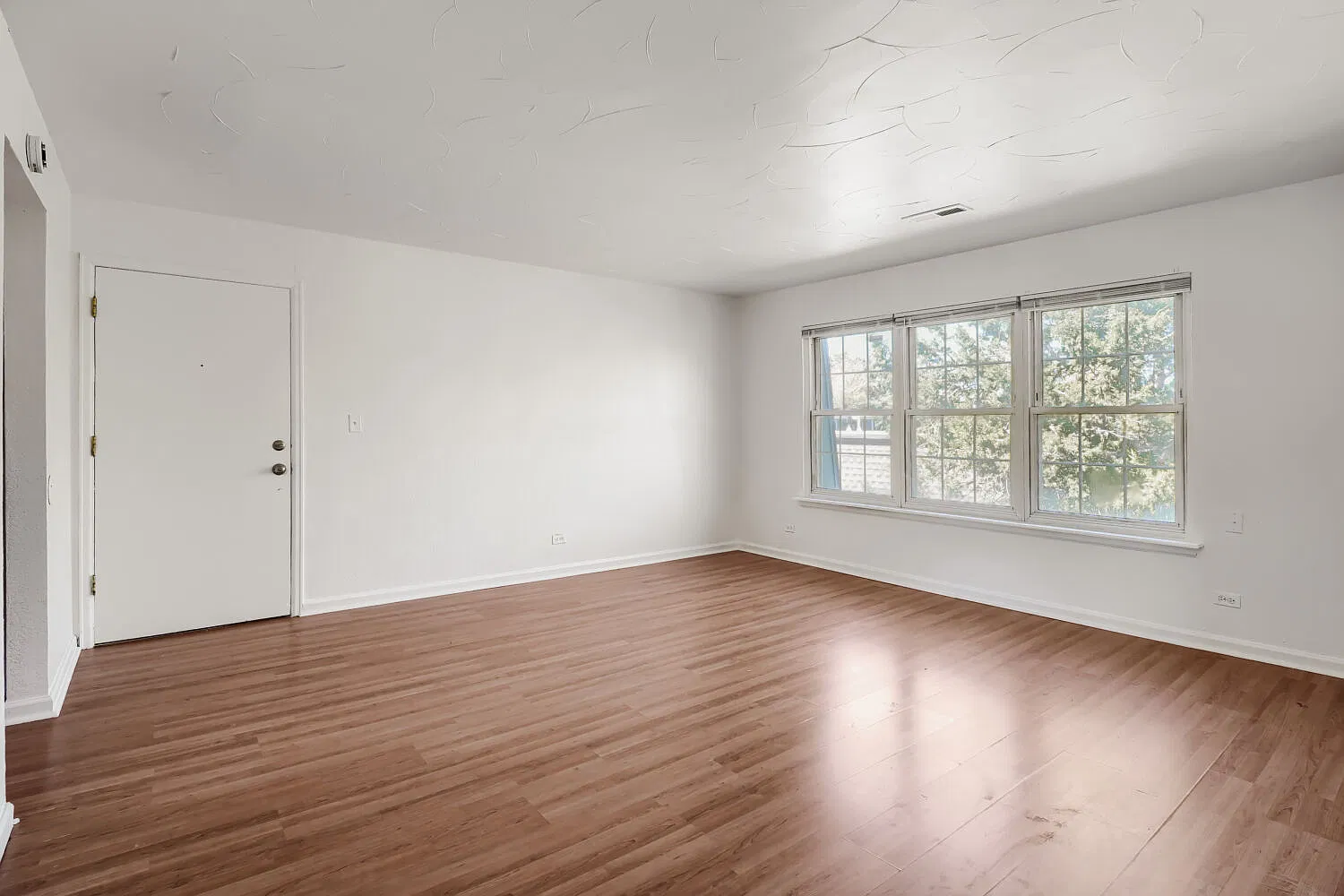 2 bed, 1004 sqft, $1,525 — Photo 3