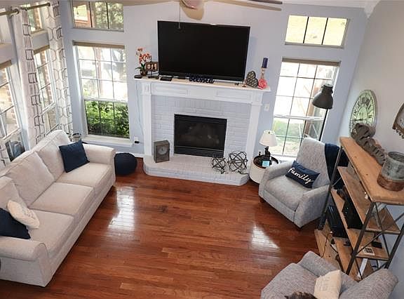 5th image of 1502 Leaning Oak Ln