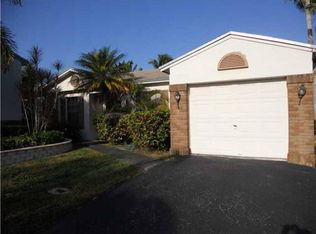 585 Abingdon Way, Davie, FL 33325