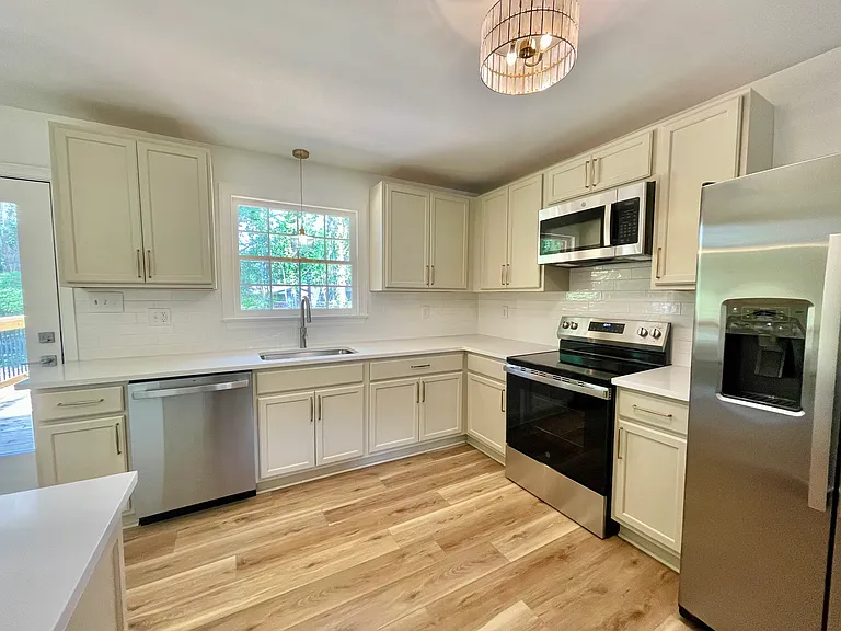 413 Hoff Ave — Photo 3