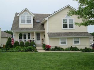 332 NE Woodbury Dr, Lees Summit, MO 64086