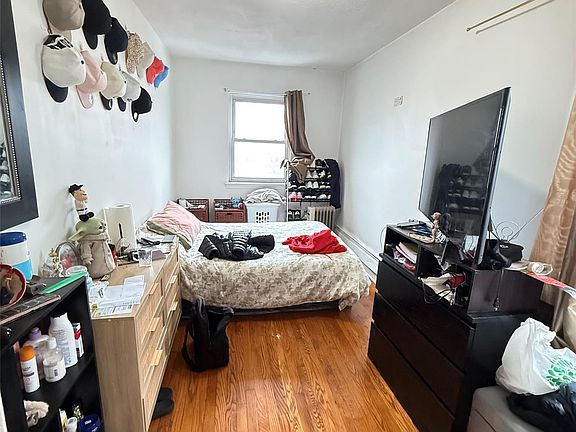 5th image of 9208 43rd Avenue
